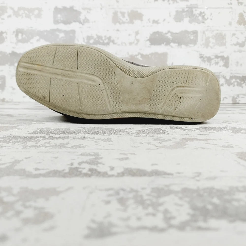 Kenneth Cole New York preowned brand